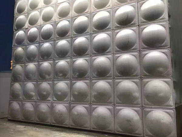 安陽(yáng)廠家負(fù)責(zé)安裝的生活不銹鋼水箱質(zhì)保期